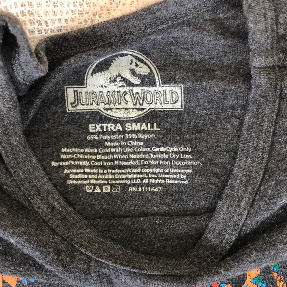 🦕 Jurassic World tee [used] - Picture 8 of 8